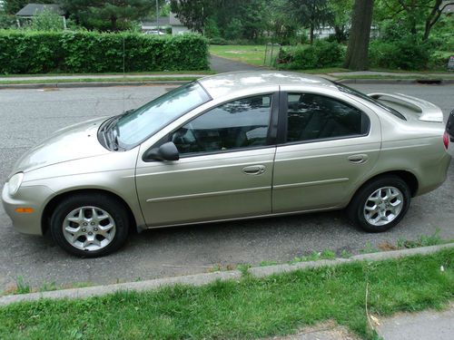 2002 dodge neon es sedan 4 door 2.0l - in great shape and with warranty