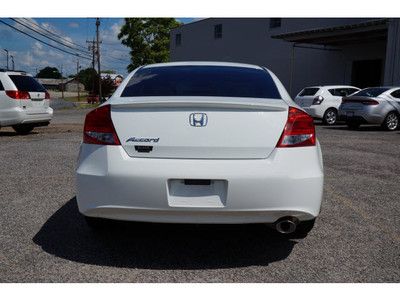 EX Coupe 2.4L Beverage Holder (s) Anti-Lock Braking System (ABS) Power Outlet(s), image 6