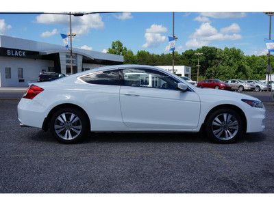 EX Coupe 2.4L Beverage Holder (s) Anti-Lock Braking System (ABS) Power Outlet(s), image 8