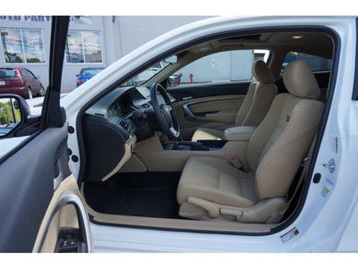 EX Coupe 2.4L Beverage Holder (s) Anti-Lock Braking System (ABS) Power Outlet(s), image 9