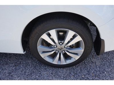 EX Coupe 2.4L Beverage Holder (s) Anti-Lock Braking System (ABS) Power Outlet(s), image 19