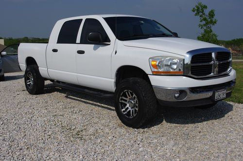 2006 dodge ram 1500 slt mega crew  4-door 5.7l 4x4