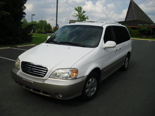 2003 kia sedona ex,,auto,cd,7 pass,loaded,great van,no reserve!!!!!