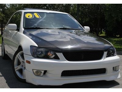 2001 lexus is300 3.0l 6cyl, 4 doors, sunroof carbon fiber hood, no reserve.