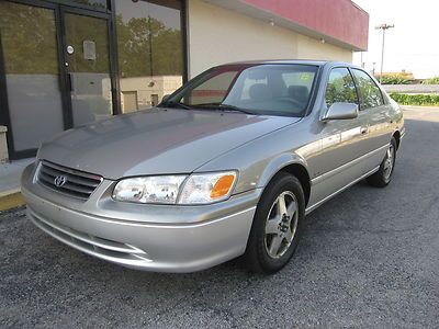 01 toyota camry le , sunroof , automatic , 4door , looks and runs great !!!