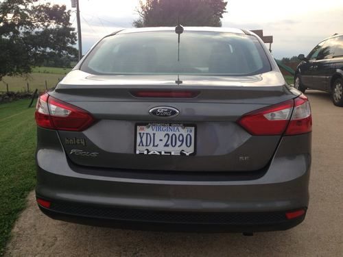 2012 ford focus se sedan 4-door 2.0l