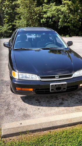 1996 Black Honda Accord LX Sedan 4D, image 3