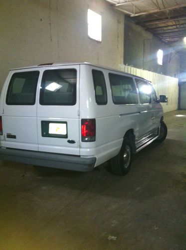 2002 ford e-350 econoline club wagon xlt standard passenger van 2-door 5.4l