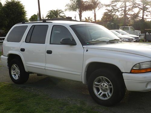2002 white w/3rd row a/c, v8 5,9 ltr eng auto wndws drs,clean title no dents