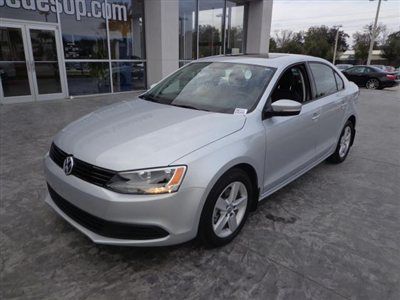 2011 volkswagen jetta tdi le diesel 42 mpg!  leather heated seats under warranty