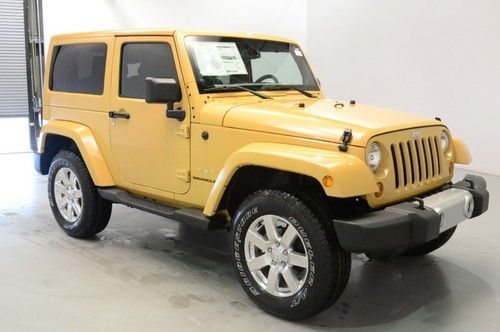 New 2013 jeep wrangler sahara 2dr body colored hard top dune 4wd 4x4 l@@k