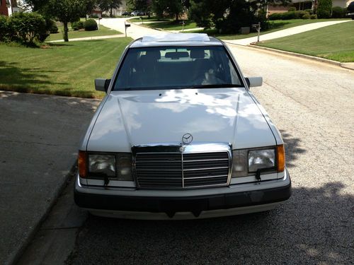 1992 Mercedes-Benz 300E Base Sedan 4-Door 3.0L, image 2