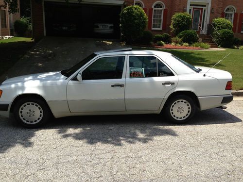 1992 Mercedes-Benz 300E Base Sedan 4-Door 3.0L, image 3