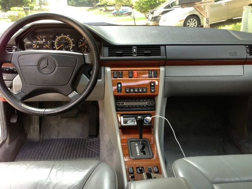 1992 Mercedes-Benz 300E Base Sedan 4-Door 3.0L, image 6