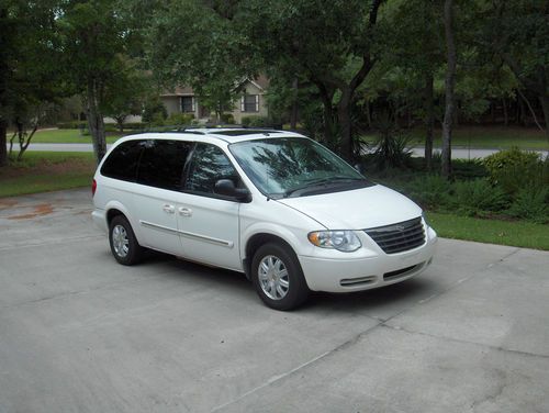 2007 chrysler town &amp; country touring van