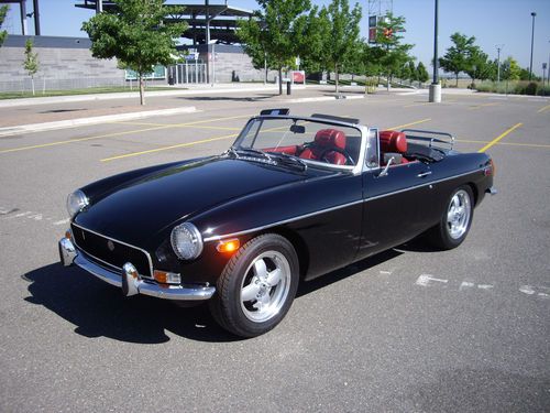 1970 MGB Convertible, image 2