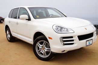 2008 white porsche cayanee!