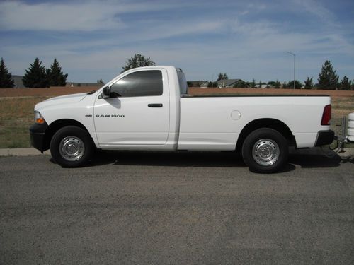 Like new 2012 dodge reg cab 4x4 white hemi 8ft box, tow, ac,cruise