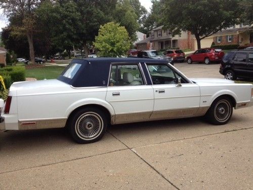 1989 lincoln town car low miles great condition