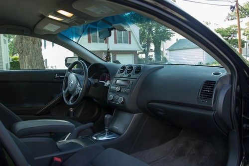 2012 nissian altima coupe great condition.