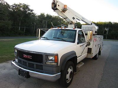 Nice clean bucket truck 8.1 big block