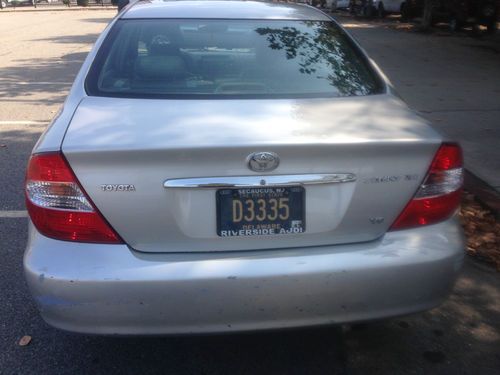 2004 TOYOTA CAMRY XLE V6 AUTOMATIC SILVER LEATHER SUNROOF NO RESERVE, image 3