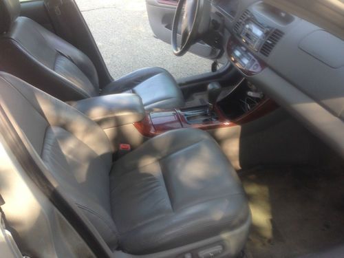 2004 TOYOTA CAMRY XLE V6 AUTOMATIC SILVER LEATHER SUNROOF NO RESERVE, image 10