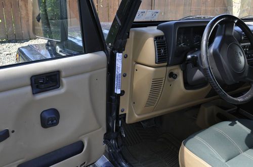 1998 Jeep Wrangler Sahara Sport Utility 2-Door 4.0L, image 3