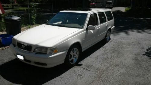 Rare 1999 volvo v70 t5 m wagon 4-door 2.3l