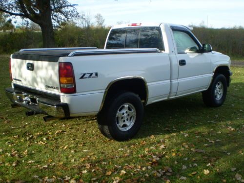 99 Chevrolet 4X4 pickup truck Z71 off road  61,000 miles on new motor & trans, image 3