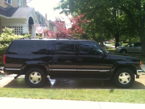 1997 gmc suburban- low low miles!