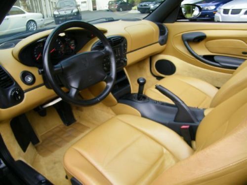 99 Boxster Leather RWD Mid engine 5 speed manual Black Tan Convertible Soft top, image 13