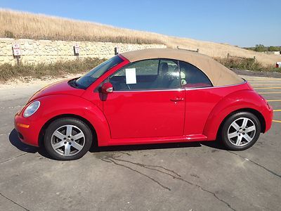 Convertible Smoke free Excellent condition Low miles Automatic, image 3