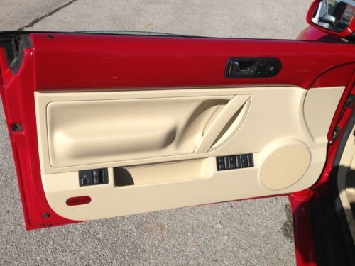 Convertible Smoke free Excellent condition Low miles Automatic, image 15