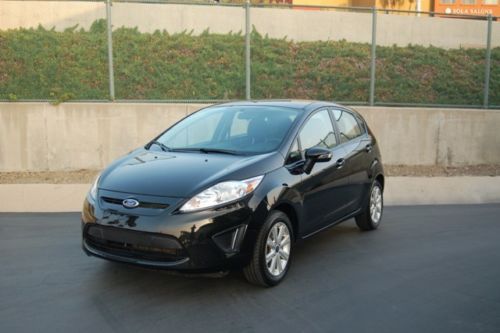 2013 ford fiesta se hatchback, 33k miles, clean title, for sale @ no reserve!