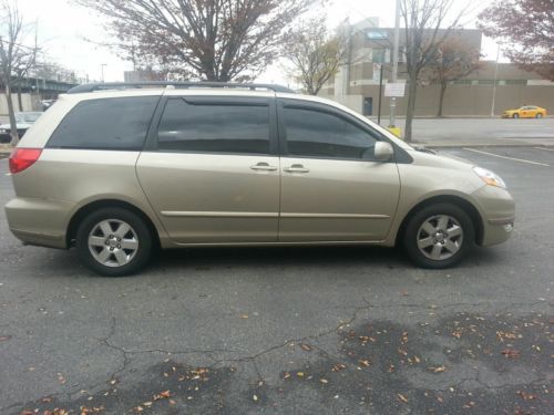 2008 toyota sienna xle , 38k original miles