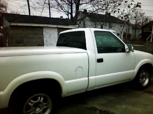 Chevrolet s10 base standard cab pickup 2-door 2.2l*