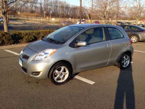 2009 toyota yaris base hatchback 2-door 1.5l