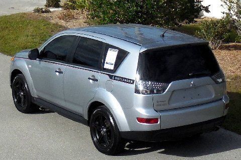 Cool silver suv~custom wheels/new tires/graphic~automatic~25 mpg&#039;s~loaded