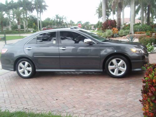 2011 Toyota Camry SE Sedan 4-Door 2.5L, Ex,Cond., Leather, Dual exhaust, sunroof, image 2