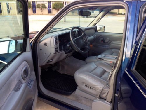 1997 GMC Suburban 4x4 SLT loaded leather 5.7 low miles immaculate, image 9