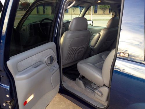 1997 GMC Suburban 4x4 SLT loaded leather 5.7 low miles immaculate, image 12