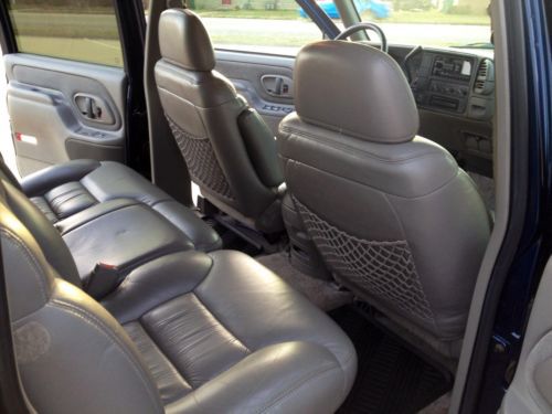 1997 GMC Suburban 4x4 SLT loaded leather 5.7 low miles immaculate, image 14