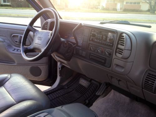 1997 GMC Suburban 4x4 SLT loaded leather 5.7 low miles immaculate, image 18