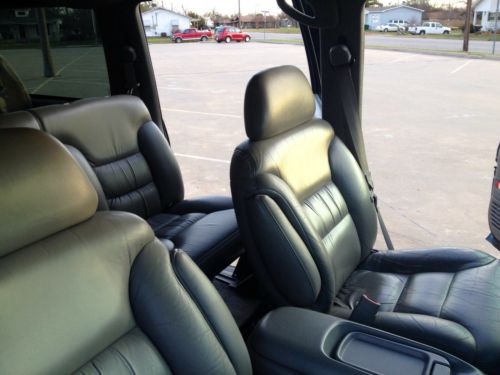 1997 GMC Suburban 4x4 SLT loaded leather 5.7 low miles immaculate, image 19