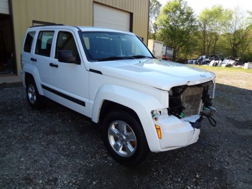 Salvage repairable front end damage project 12 liberty 4x4 starts and lot drives