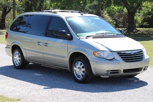 2005 town&amp;country navigation dvd  leather seats stow'n go heated