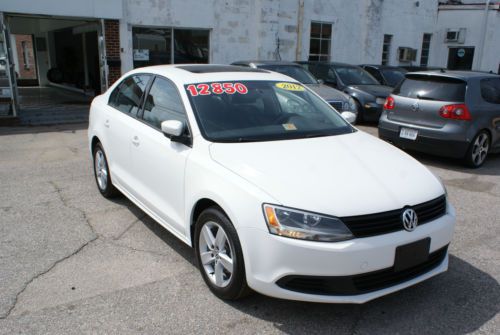 2012 volkswagen jetta s sedan 4-door 2.0l extras, moonroof, armrest, alloys!!