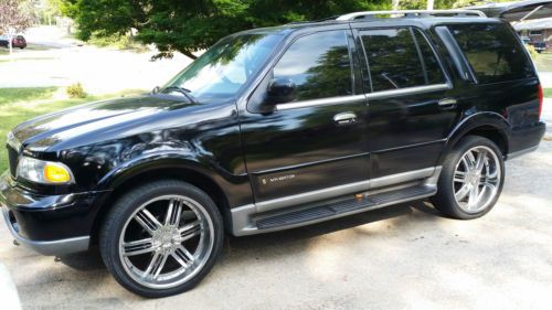 2000 lincoln navigator with 24 inch chrome rims