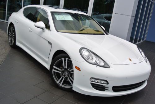 Performance meets luxury! 2013 porsche panamera s